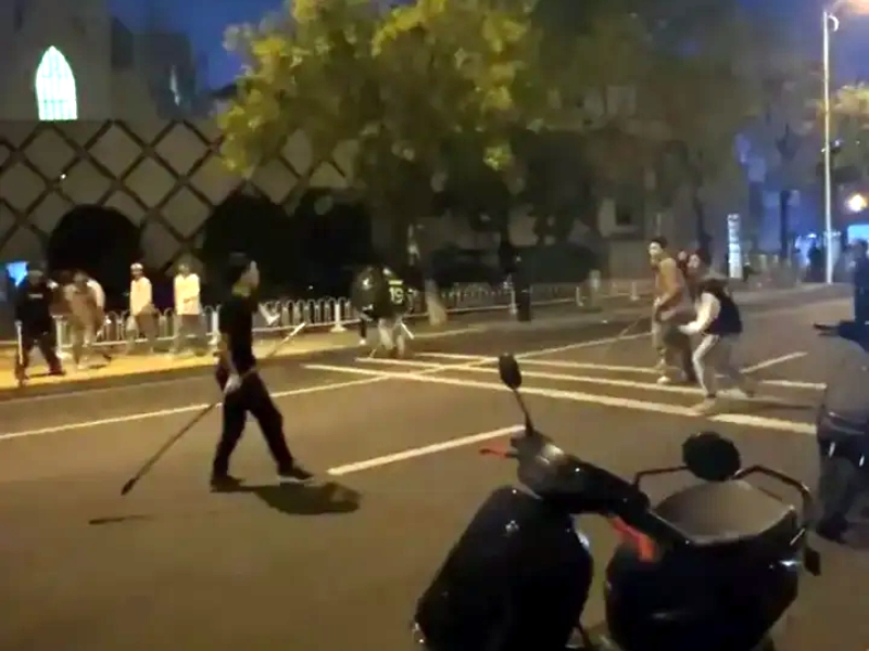 孩子持械斗殴，暴露出什么样的教育问题？叛逆学生封闭式学校